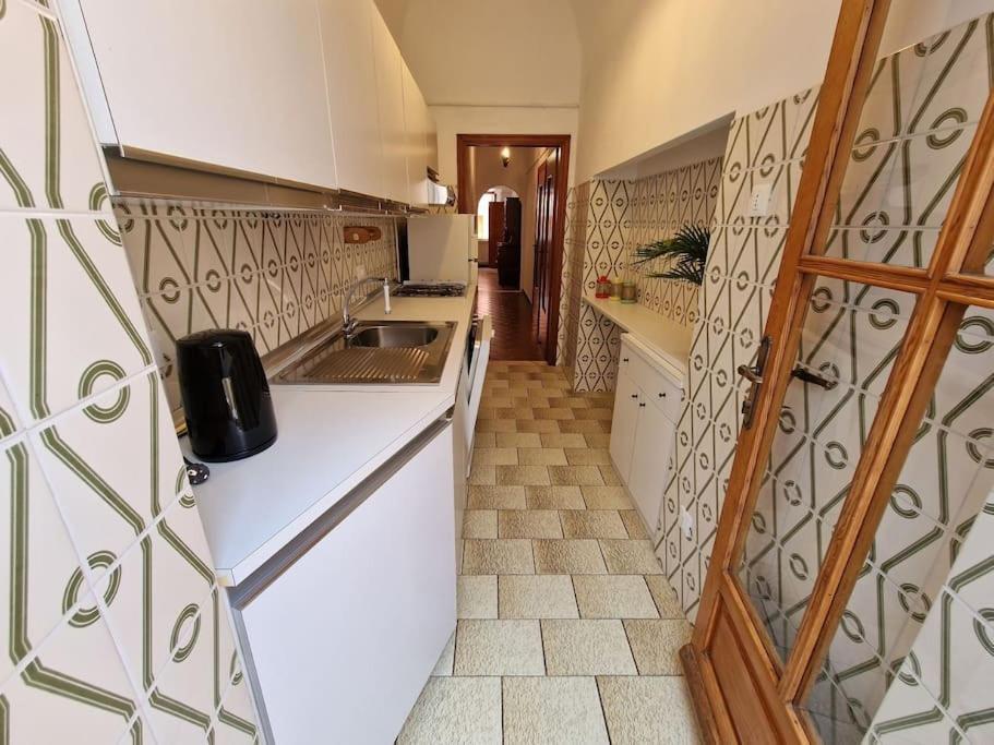 Silver Sands Finale Ligure - Traditional Apartment - 4 Beds & Terrace By The Beach Exterior photo