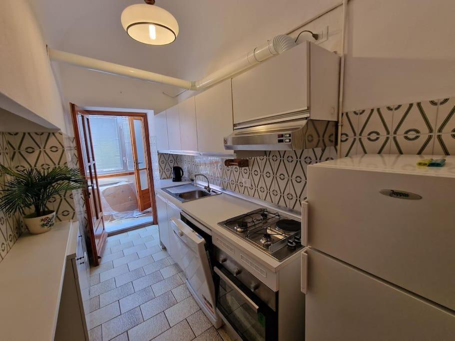 Silver Sands Finale Ligure - Traditional Apartment - 4 Beds & Terrace By The Beach Exterior photo