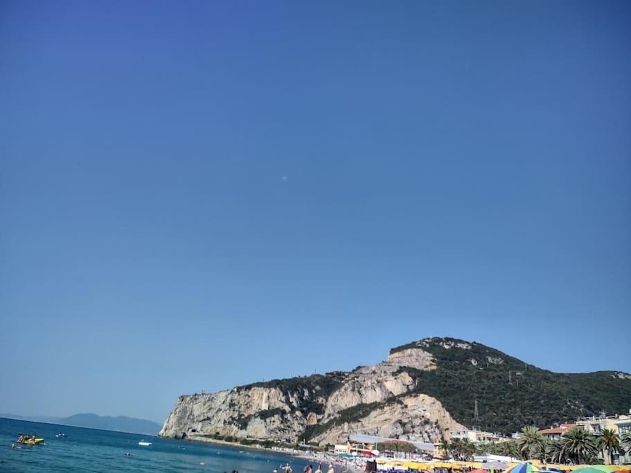 Silver Sands Finale Ligure - Traditional Apartment - 4 Beds & Terrace By The Beach Exterior photo